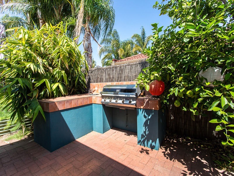 28 Connaught Gardens, Canning Vale WA 6155