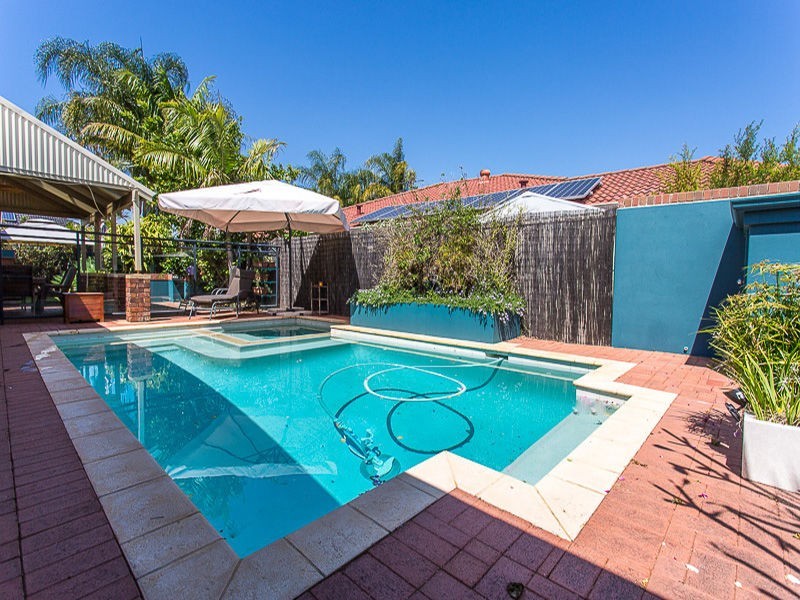 28 Connaught Gardens, Canning Vale WA 6155