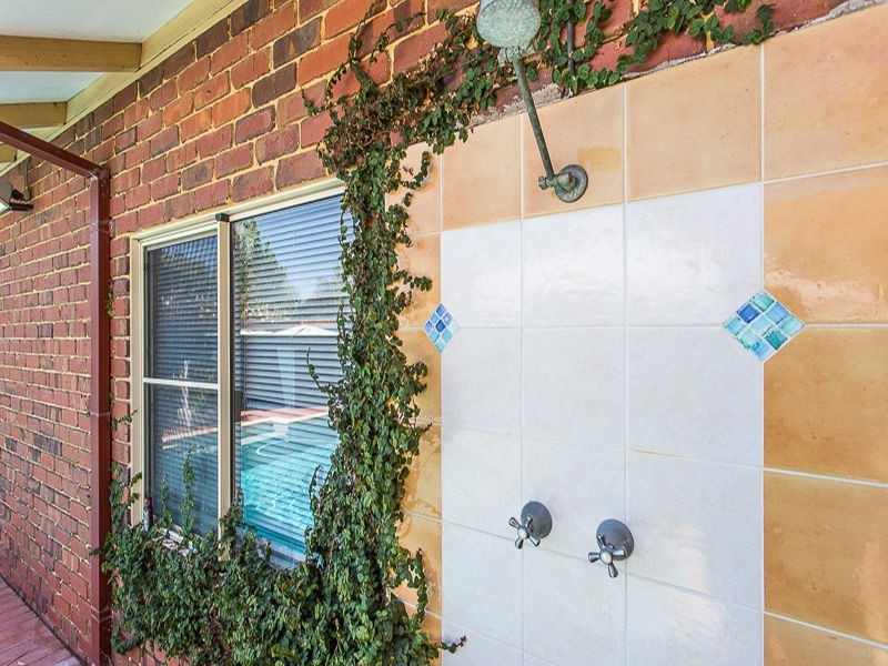 28 Connaught Gardens, Canning Vale WA 6155