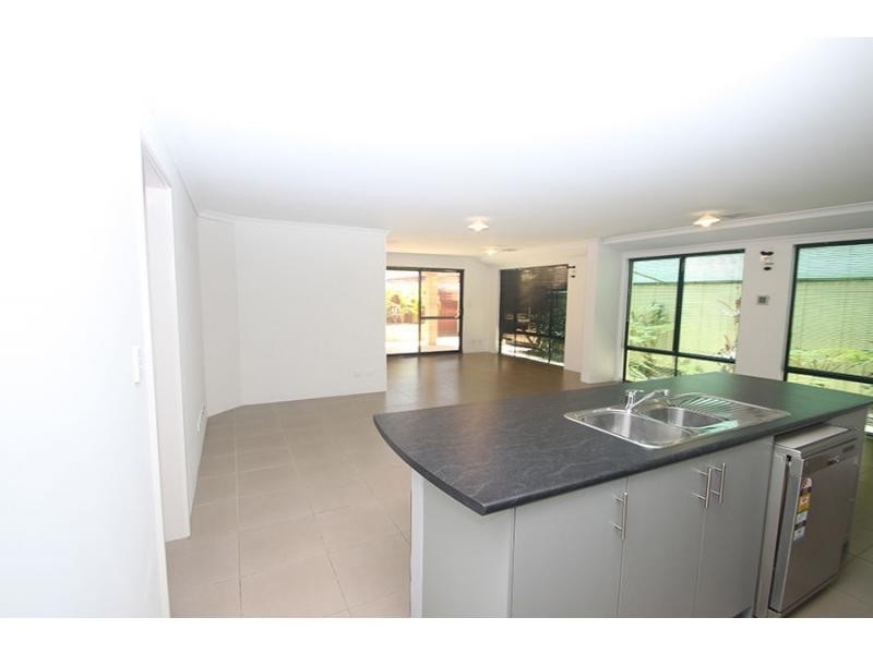 16 Pilkington Street, Canning Vale WA 6155