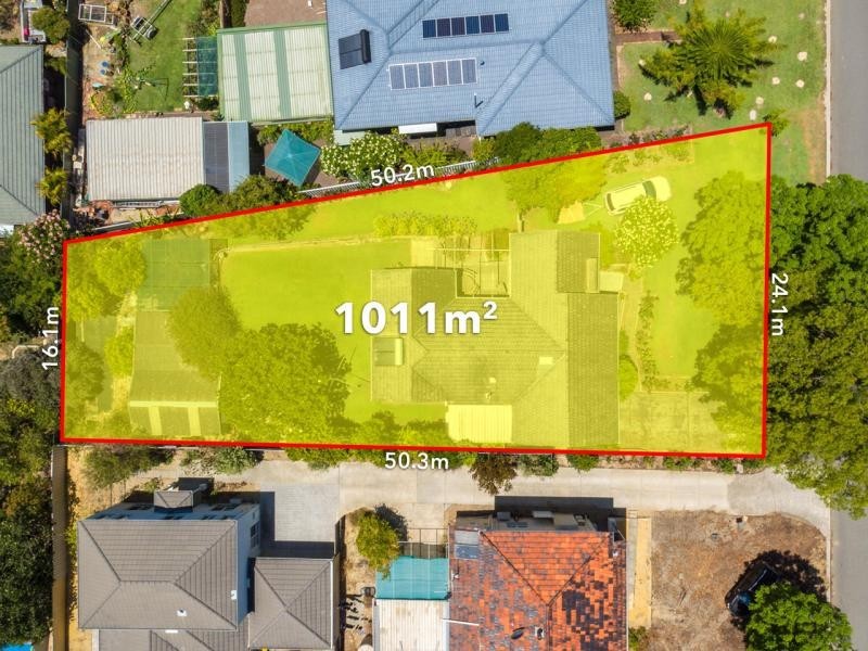 20 Howard Parade, Salter Point WA 6152