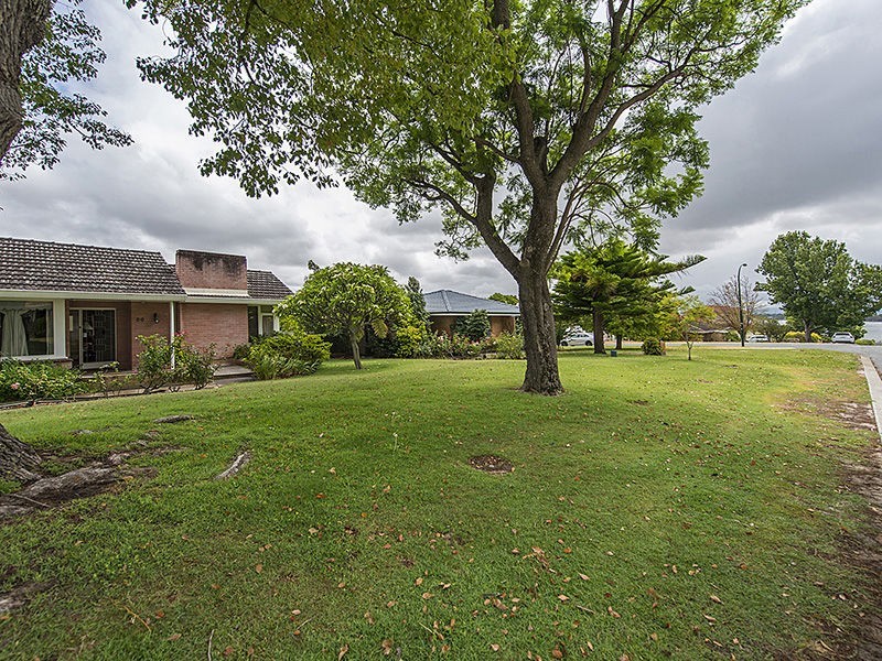 20 Howard Parade, Salter Point WA 6152