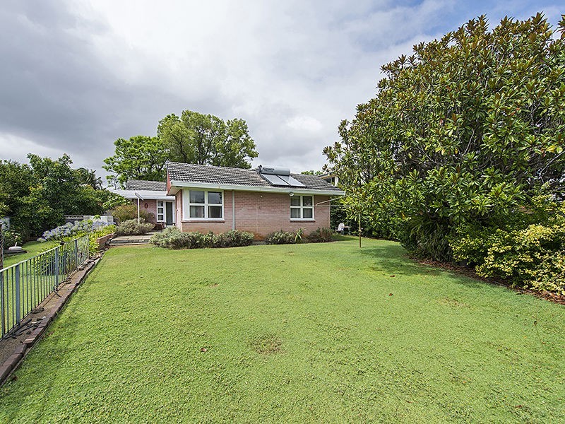 20 Howard Parade, Salter Point WA 6152