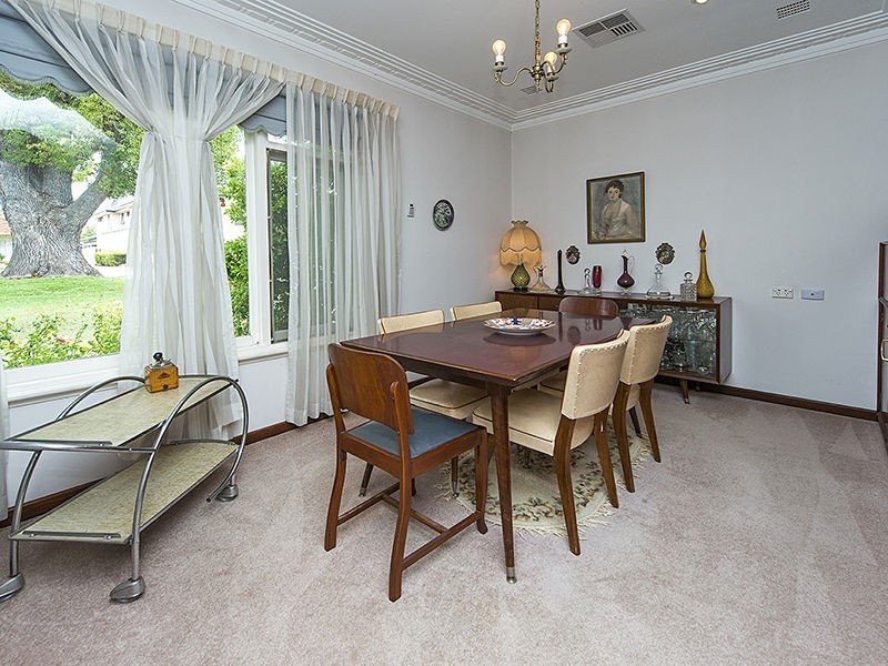 20 Howard Parade, Salter Point WA 6152