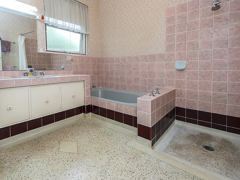 20 Howard Parade, Salter Point WA 6152