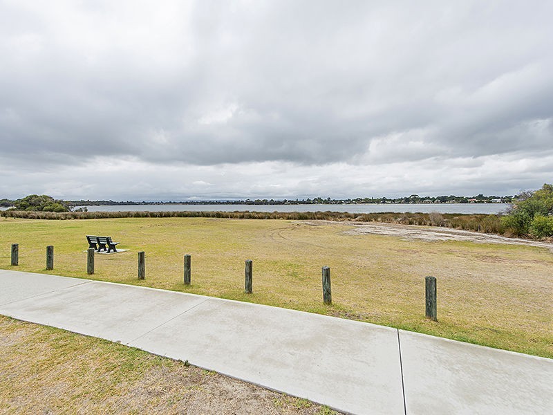 20 Howard Parade, Salter Point WA 6152