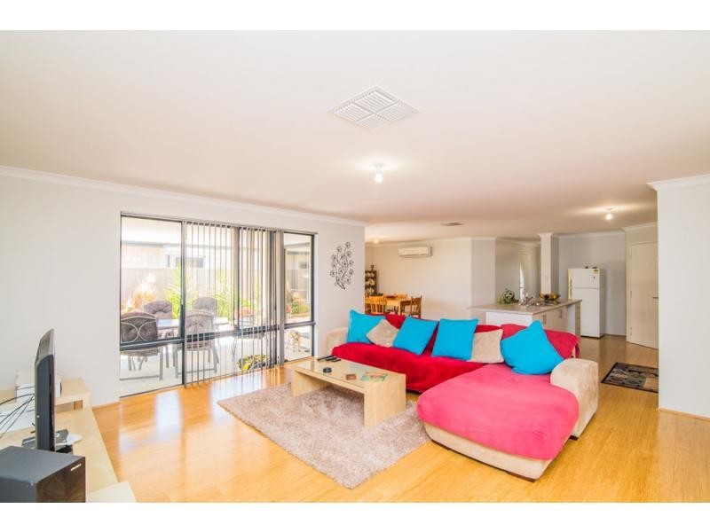 26 Randwick Bend, Harrisdale WA 6112