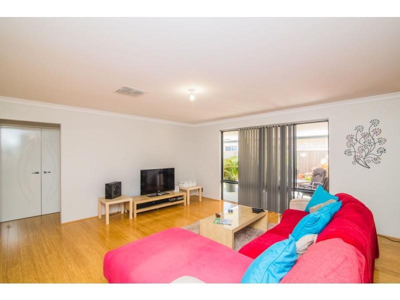 26 Randwick Bend, Harrisdale WA 6112