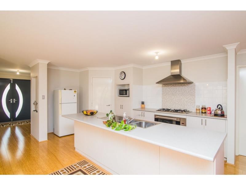 26 Randwick Bend, Harrisdale WA 6112