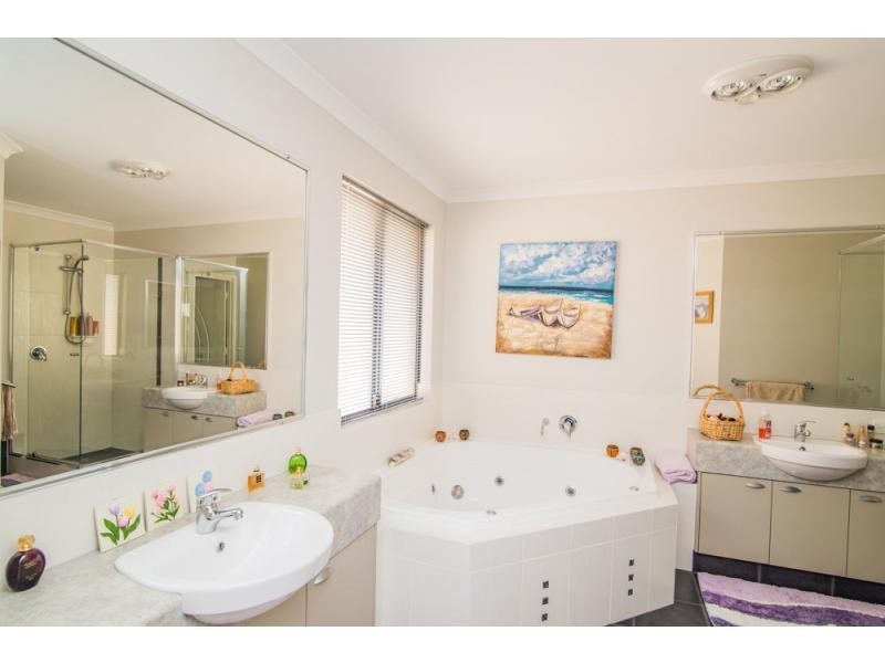 26 Randwick Bend, Harrisdale WA 6112