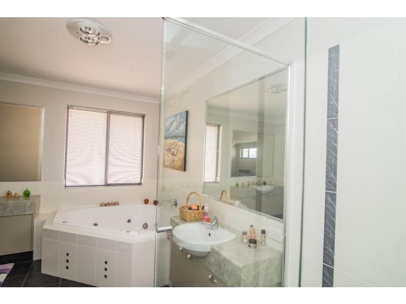 26 Randwick Bend, Harrisdale WA 6112