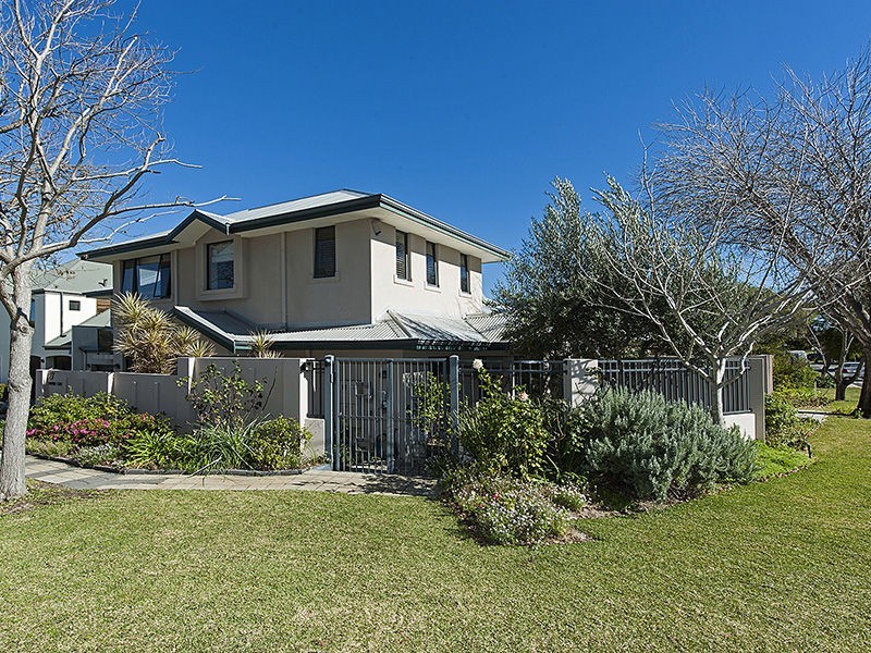 27 Unwin Crescent, Salter Point WA 6152