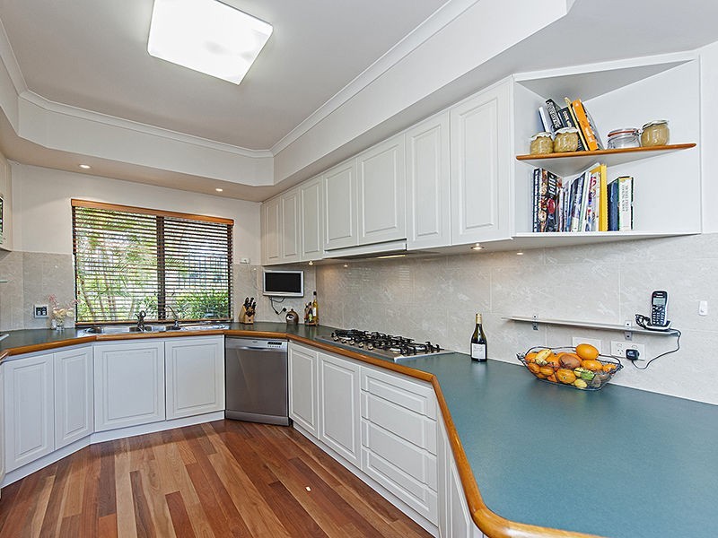 27 Unwin Crescent, Salter Point WA 6152