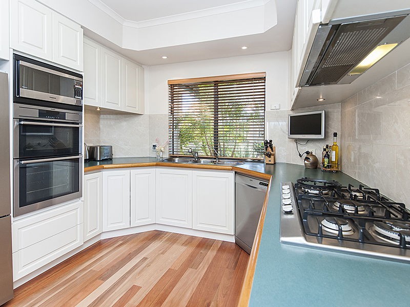 27 Unwin Crescent, Salter Point WA 6152