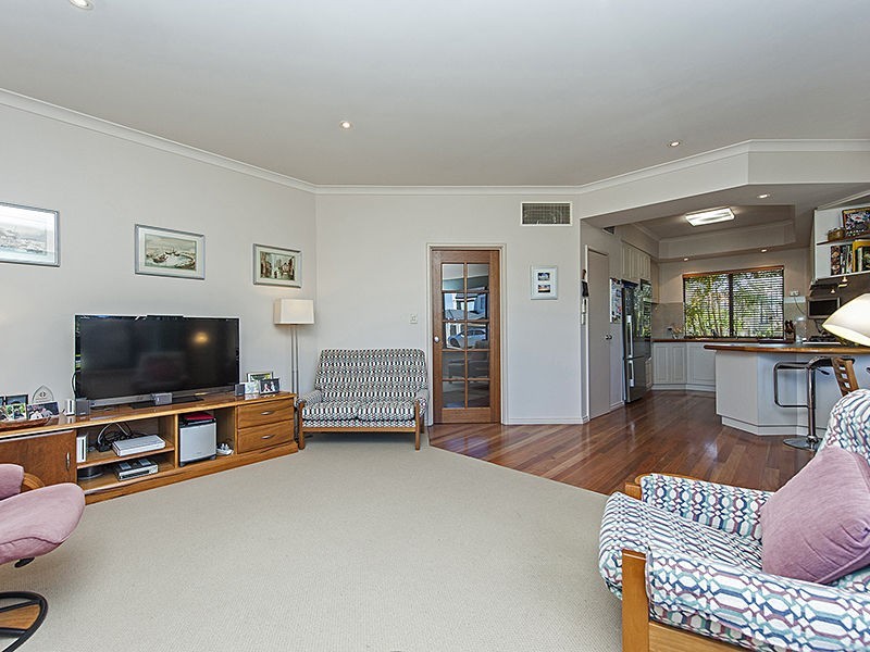 27 Unwin Crescent, Salter Point WA 6152