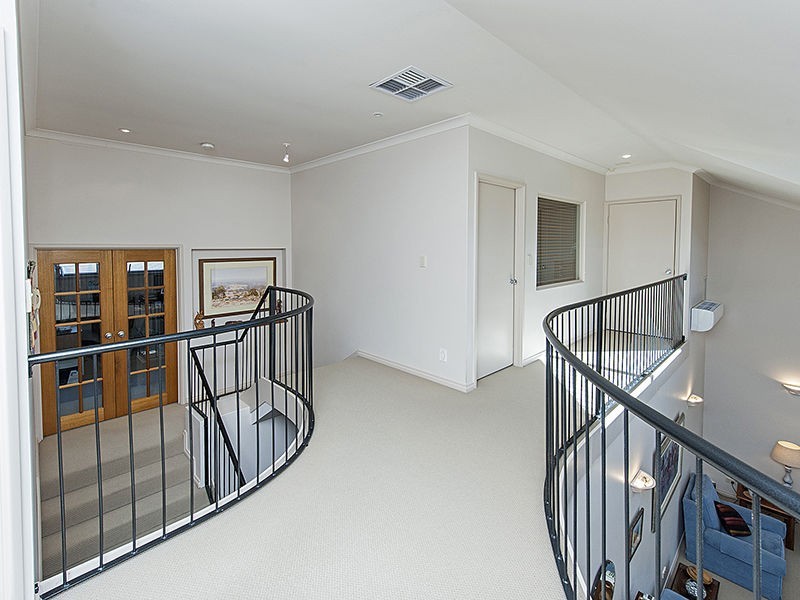 27 Unwin Crescent, Salter Point WA 6152