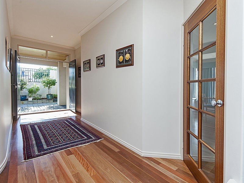 27 Unwin Crescent, Salter Point WA 6152