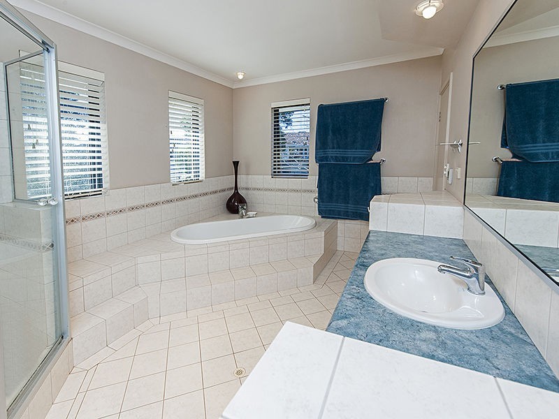 27 Unwin Crescent, Salter Point WA 6152