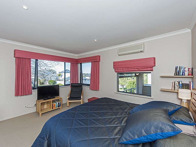 27 Unwin Crescent, Salter Point WA 6152