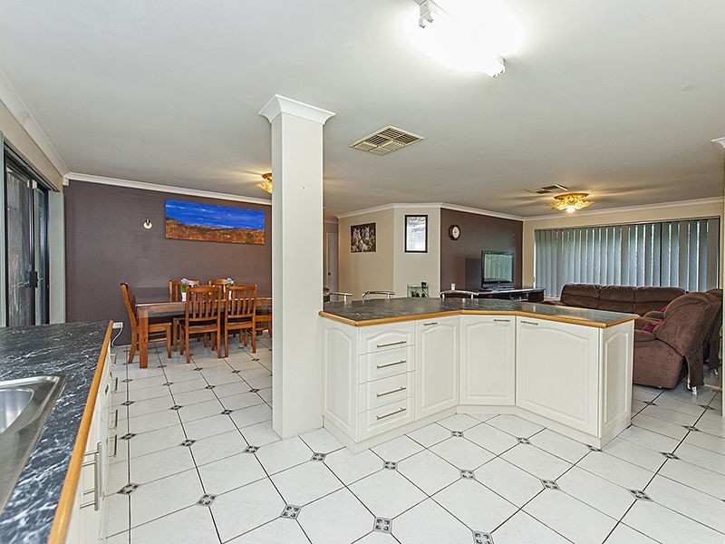 5 Carlsbad Court, Ballajura WA 6066