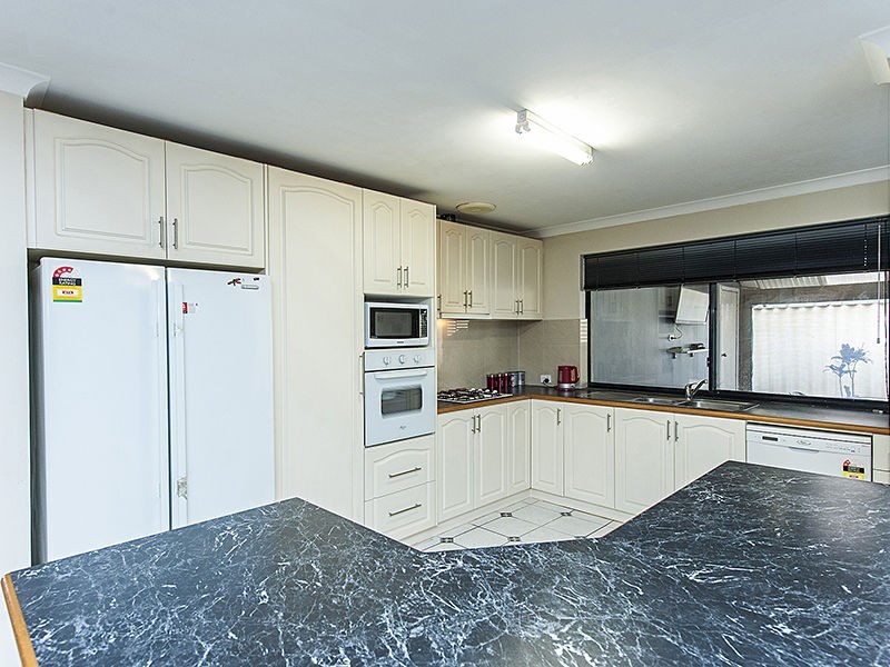 5 Carlsbad Court, Ballajura WA 6066