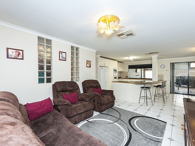 5 Carlsbad Court, Ballajura WA 6066