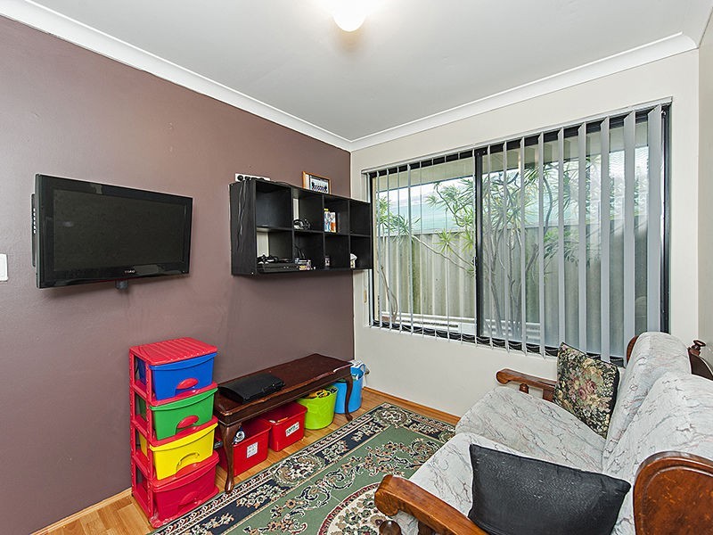 5 Carlsbad Court, Ballajura WA 6066