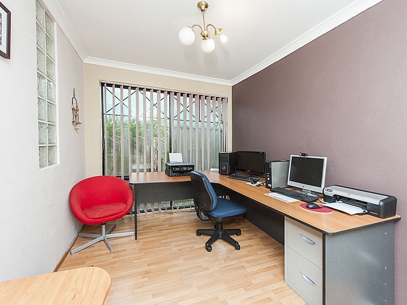 5 Carlsbad Court, Ballajura WA 6066