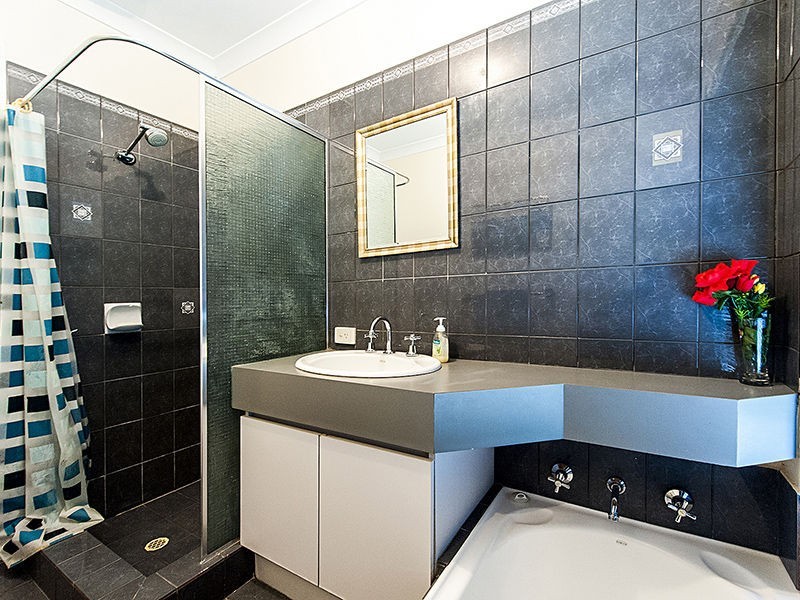 5 Carlsbad Court, Ballajura WA 6066