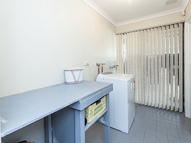 5 Carlsbad Court, Ballajura WA 6066