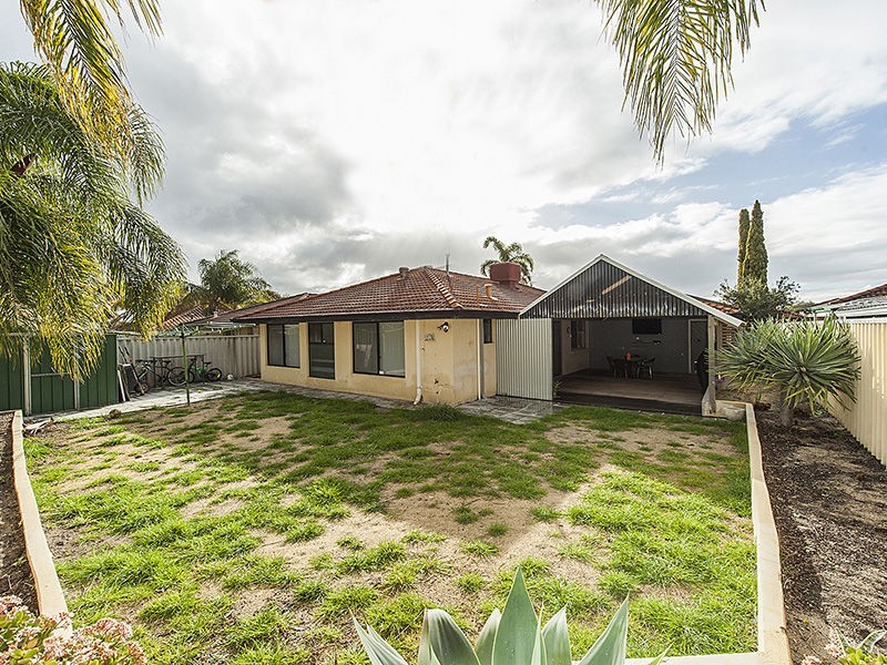 5 Carlsbad Court, Ballajura WA 6066