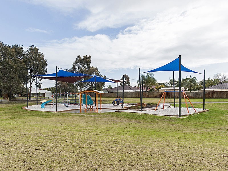 5 Carlsbad Court, Ballajura WA 6066