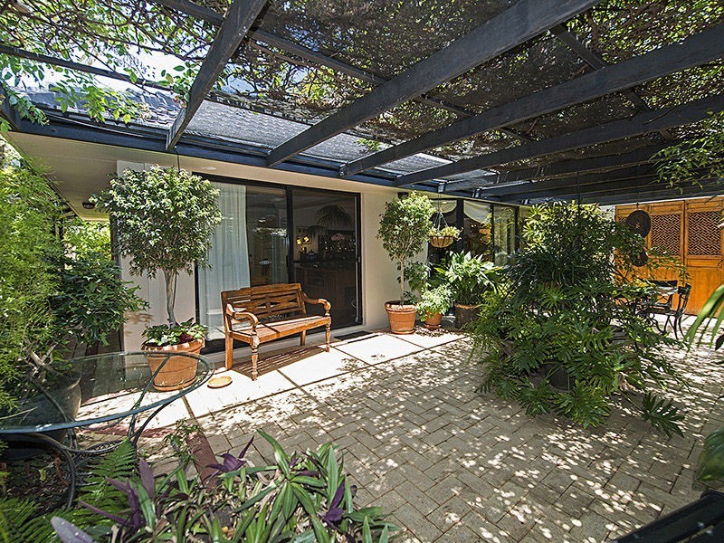 16 Pepler Avenue, Salter Point WA 6152