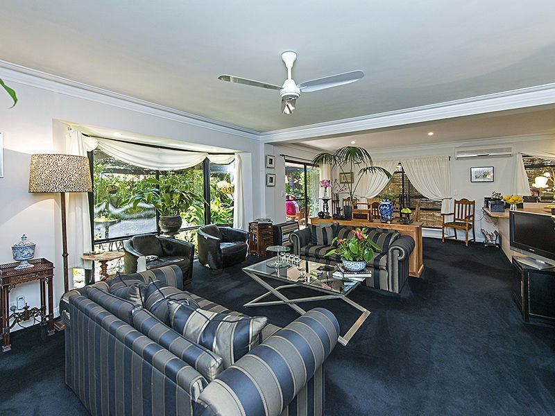 16 Pepler Avenue, Salter Point WA 6152