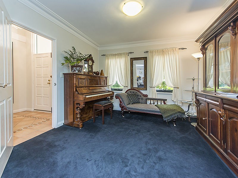 16 Pepler Avenue, Salter Point WA 6152