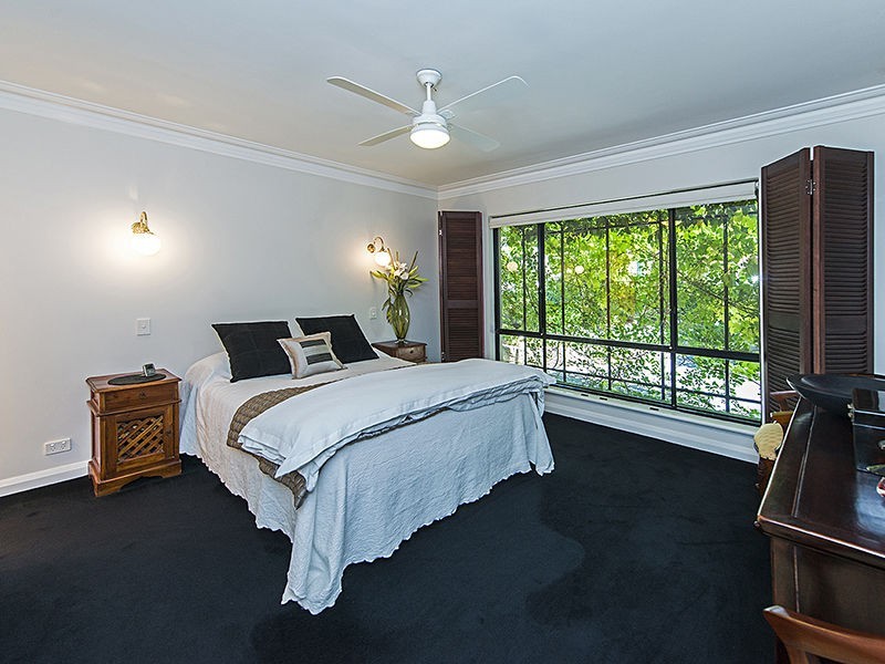16 Pepler Avenue, Salter Point WA 6152
