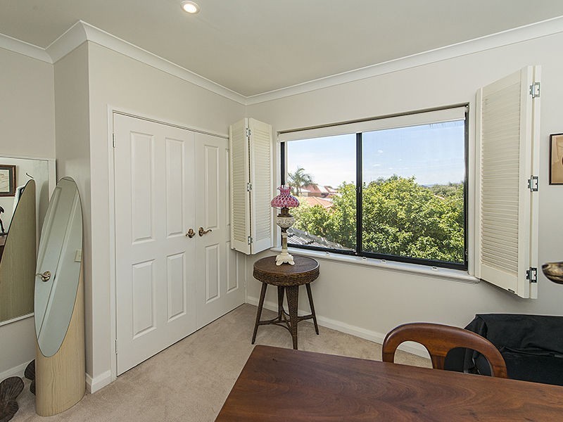 16 Pepler Avenue, Salter Point WA 6152