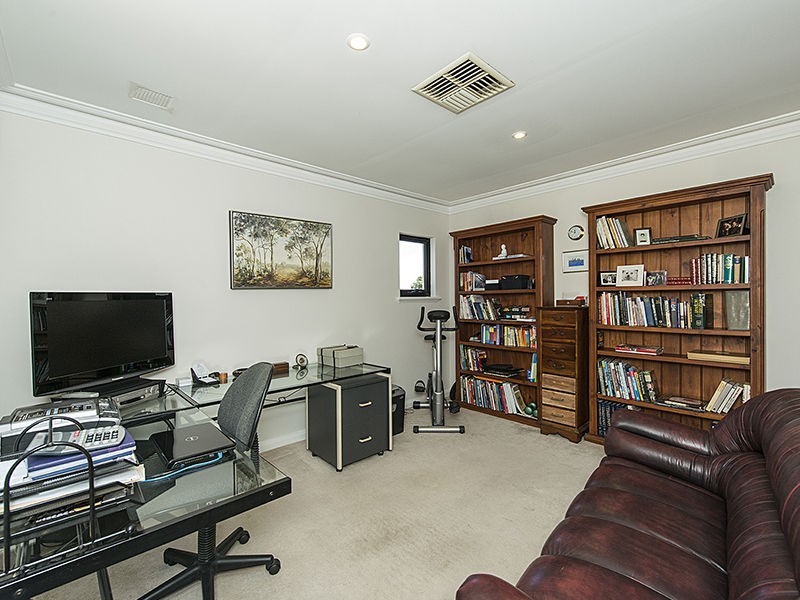 16 Pepler Avenue, Salter Point WA 6152