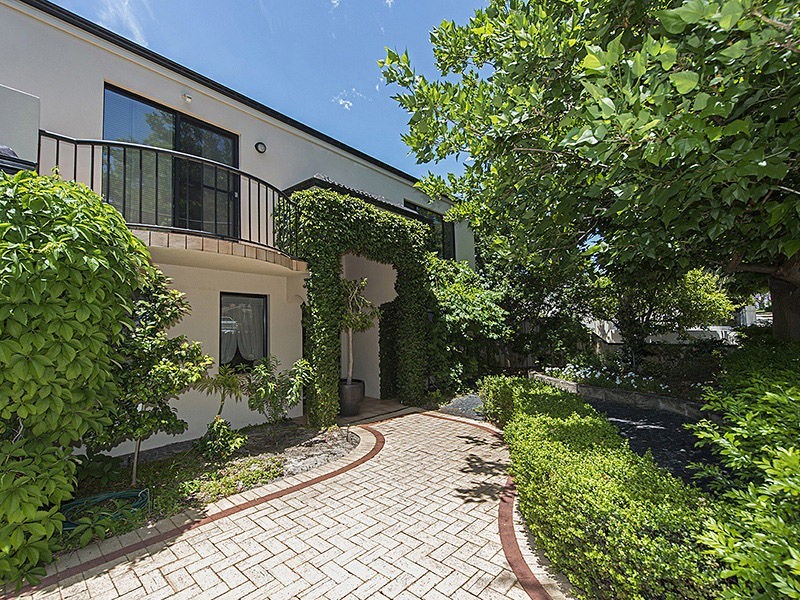 16 Pepler Avenue, Salter Point WA 6152