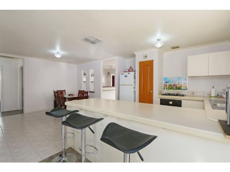 30 Ellamere Retreat, Maddington WA 6109