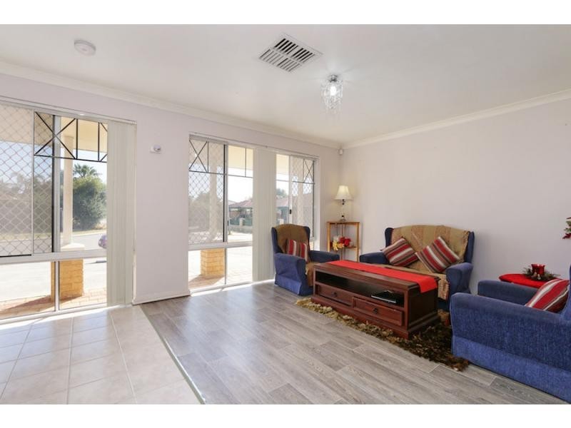 30 Ellamere Retreat, Maddington WA 6109