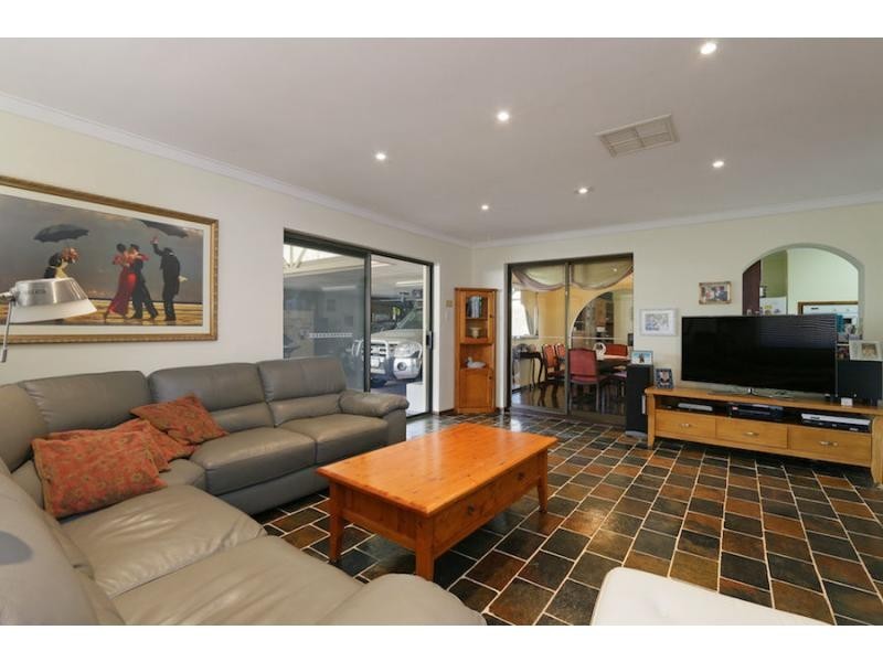 133 Burrendah Boulevard, Willetton WA 6155