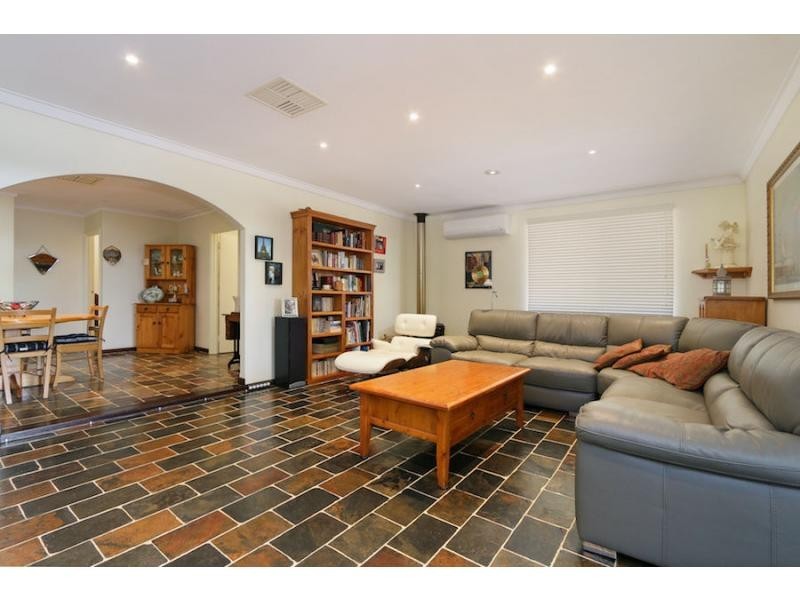 133 Burrendah Boulevard, Willetton WA 6155