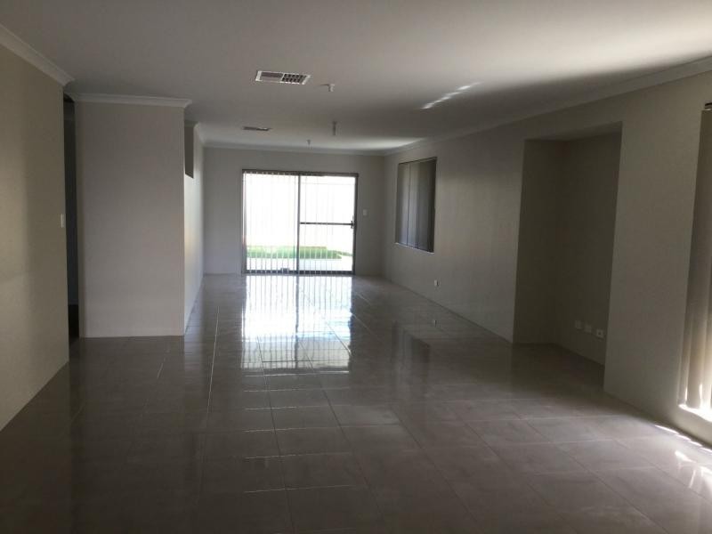 5 Willowdale Promenade, Piara Waters WA 6112