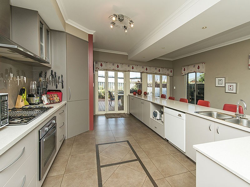 9 Chorus Circle, Atwell WA 6164