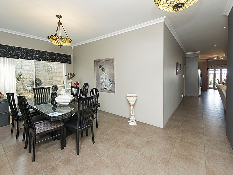9 Chorus Circle, Atwell WA 6164
