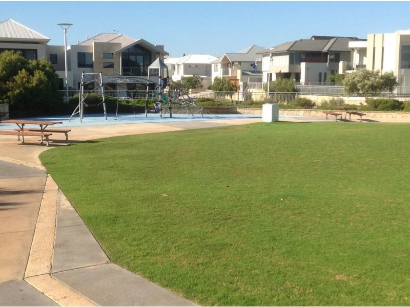 10 Leonidas Road, North Coogee WA 6163