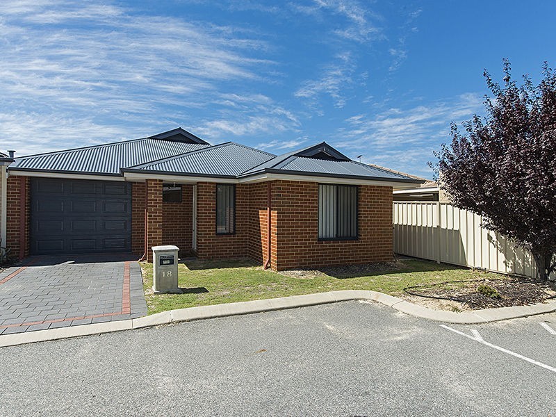 18/11 Hazlett Way, Canning Vale WA 6155