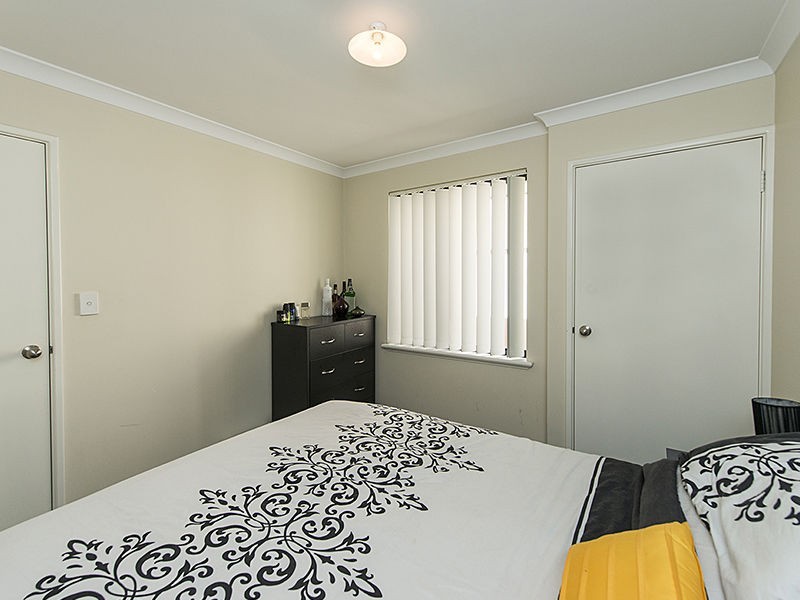 18/11 Hazlett Way, Canning Vale WA 6155