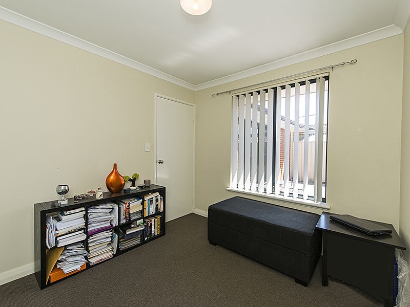 18/11 Hazlett Way, Canning Vale WA 6155